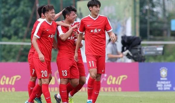 开云体育官网-斯图加特青年军崛起,U21小将包办四球大胜